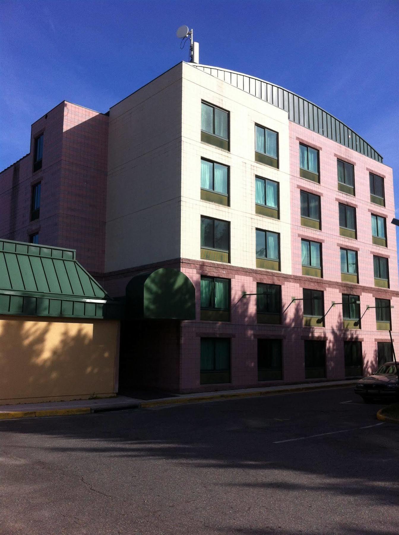 Northeast Garden Inn Лорел Екстер'єр фото