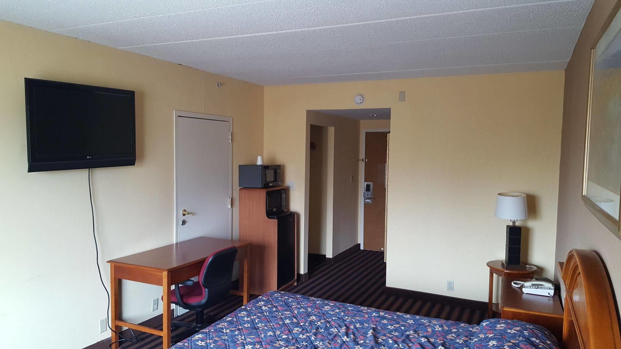 Northeast Garden Inn Лорел Екстер'єр фото